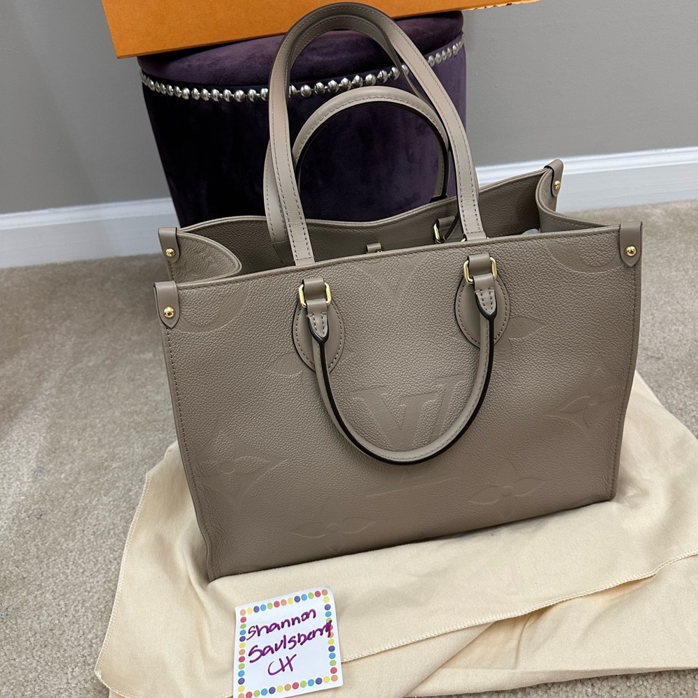 ⭐️Like New ⭐️ Louis Vuitton OnTheGo MM